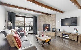 Luxury Condominium With Rustic Minimalist Style